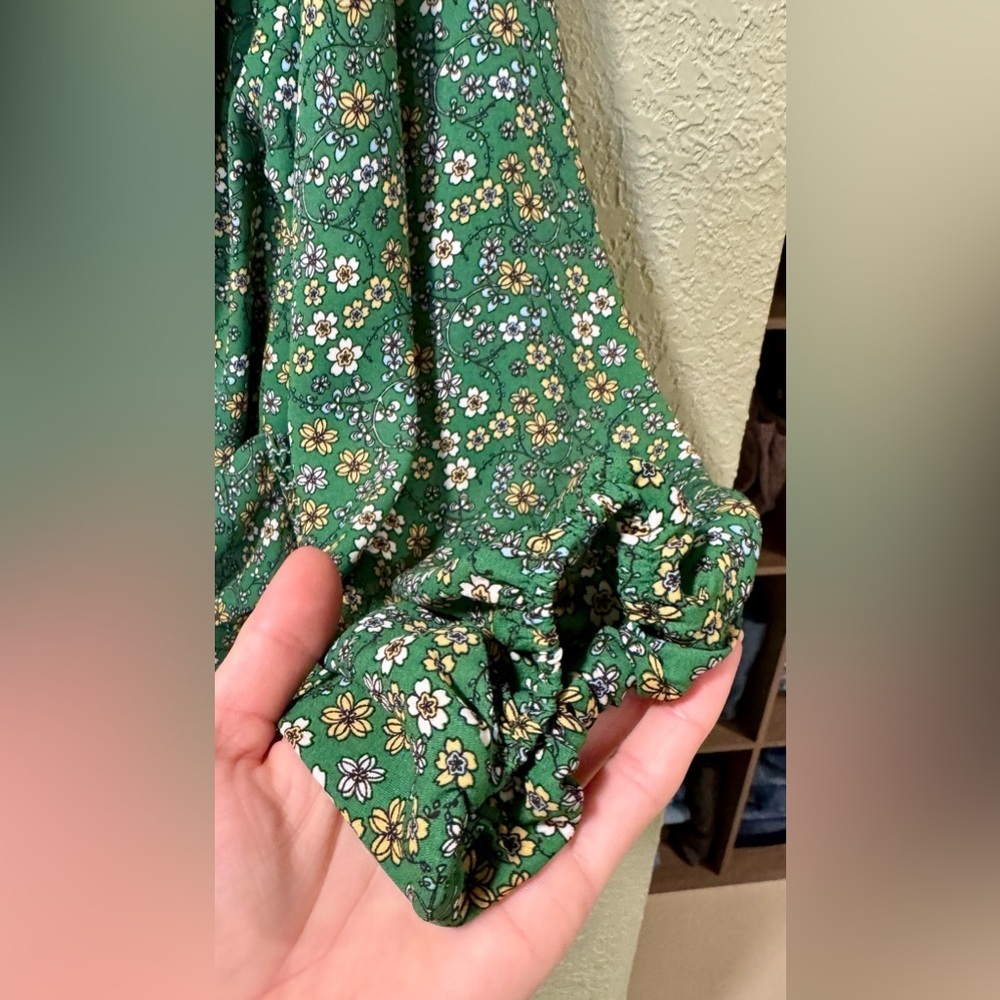 Max Studio Green Floral Blouse - Picture 4 of 5